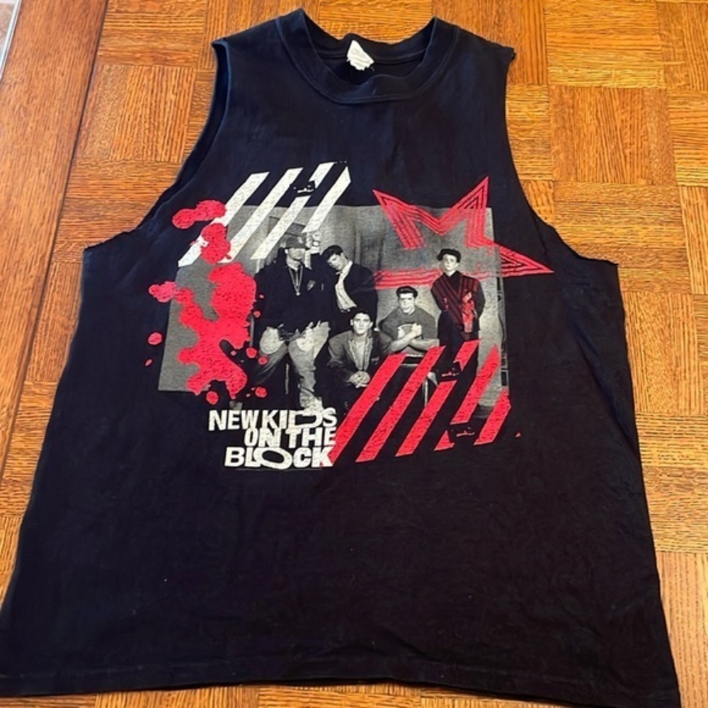 Authentic vintage new kids on the block concert T-shirt size medium
